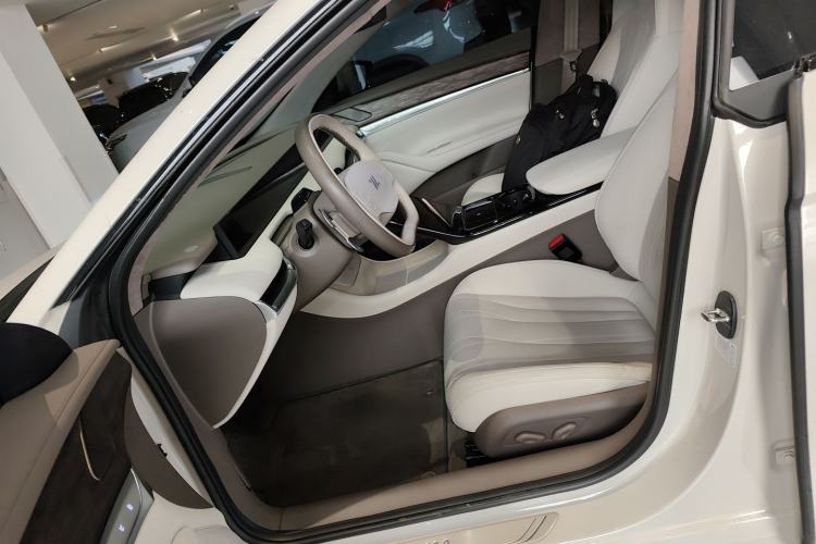 Used  L7 2022 Dynamic Model
