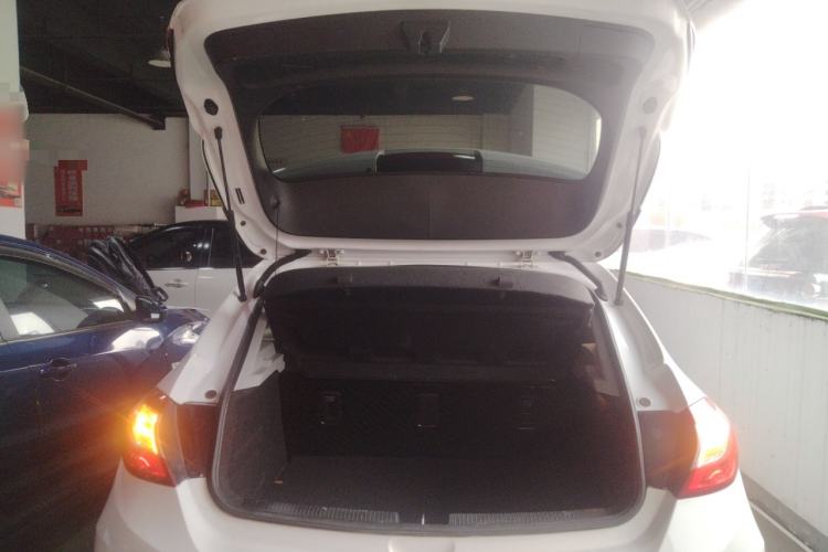 Used Chevrolet Cruze 2017 1.5L Hatchback Automatic Pioneer Sunroof Edition
