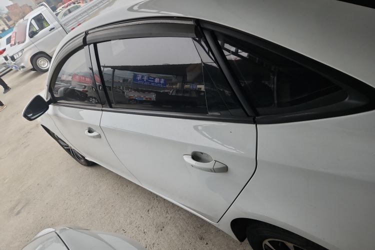 Used Roewe i6 2019 PLUS 1.6L Manual 4G Connected Deluxe Top-Tier Version