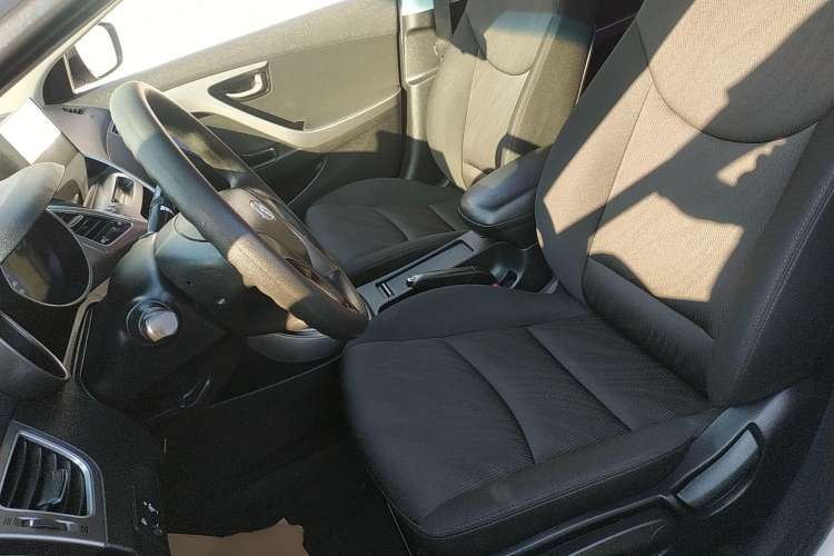 Used Hyundai Elantra 2016 1.6L Automatic Smart Version
