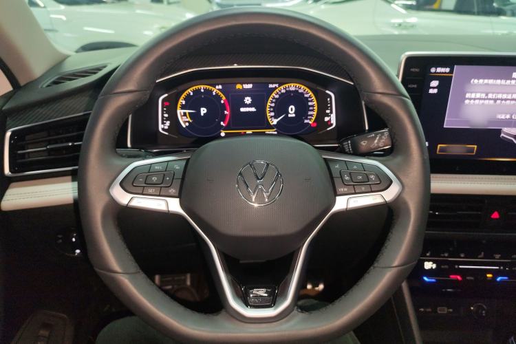 Used Volkswagen Tiguan L 2024 Outstanding Model 330TSI Automatic Two-Wheel Drive R-Line Dragon Glory Edition
