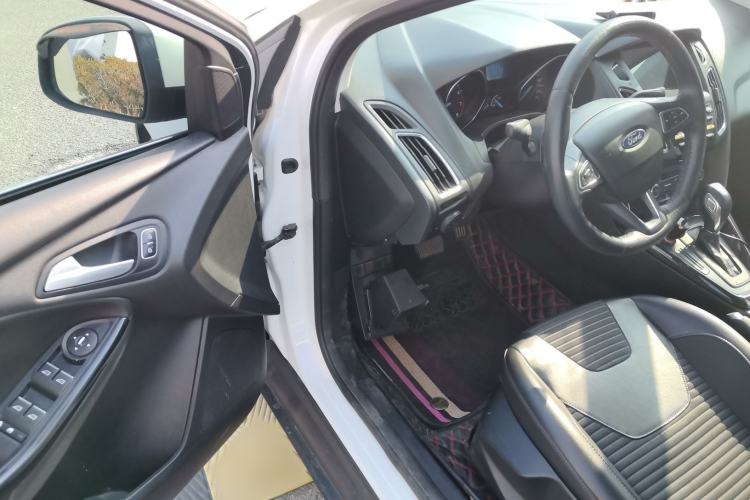 Used Ford Focus 2017 Sedan 1.6L Automatic Fashion Edition Smart Drive Version
