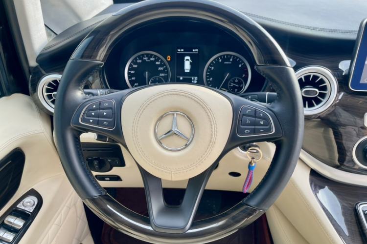 Used Mercedes-Benz Vito 2018 2.0T Elite Version 7 Seats China VI Emission Standard
