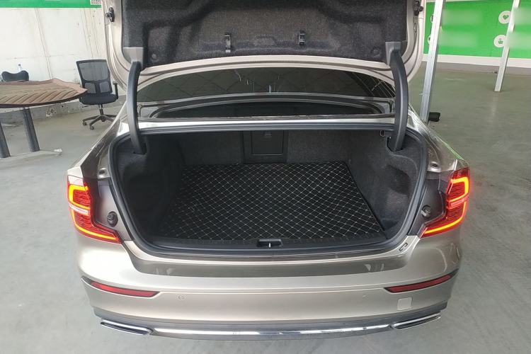 Used Volvo S60 2022 B4 Zhiyi Luxury Edition