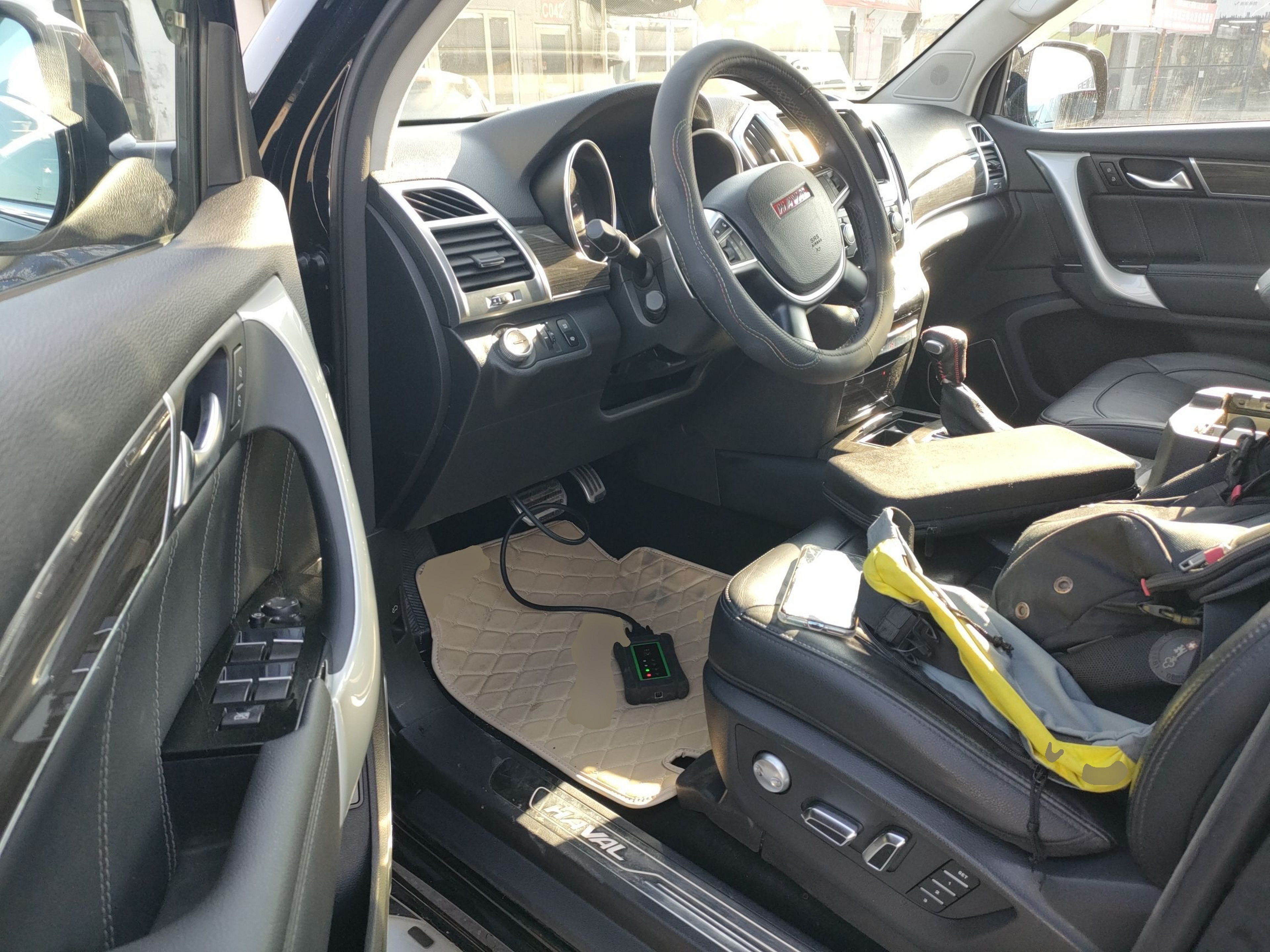 المقاعد الأمامية داخل السيارة