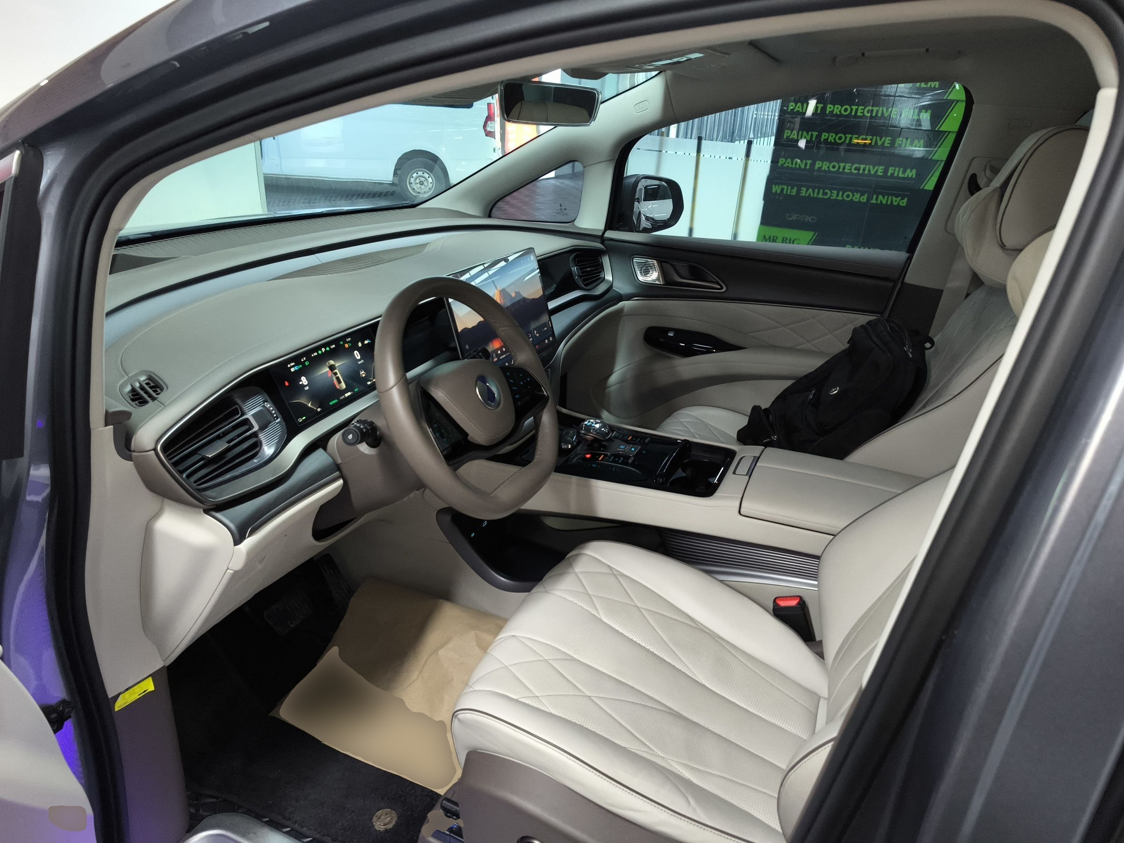 Переднее сиденье в автомобиле