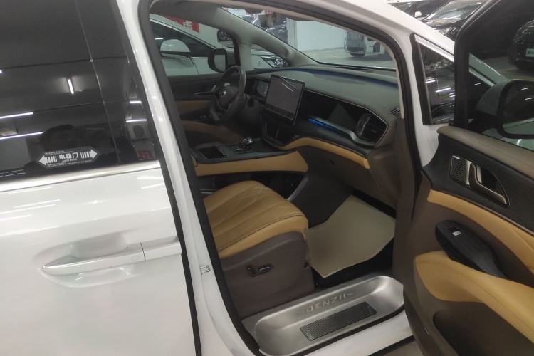 Used Denza D9 2022 DM-i 970 Four-Wheel Drive Flagship Model