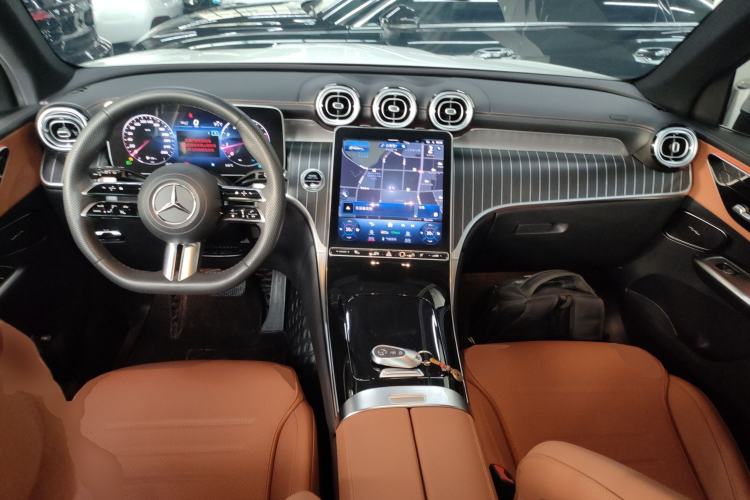 Used Mercedes-Benz GLC 2023 Facelift GLC 260 L 4MATIC Luxury Version 5 Seats