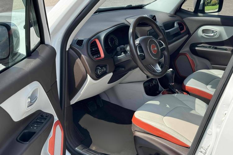 Used  Renegade 2016 1.4T Automatic Smart Edition
