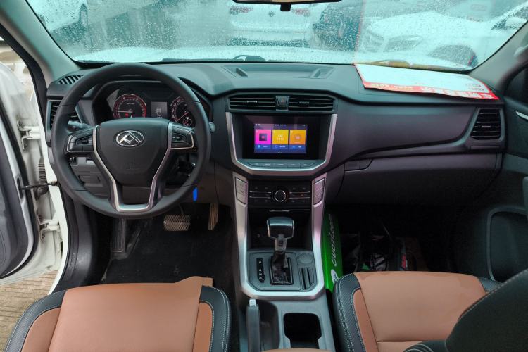 Used SAIC MAXUS T70 2019 2.0T Diesel Automatic Two-Wheel Drive Comfort Edition with Long Bed and High Ground Clearance
