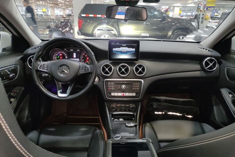 Used Mercedes-Benz GLA 2017 GLA 200 Fashion Model