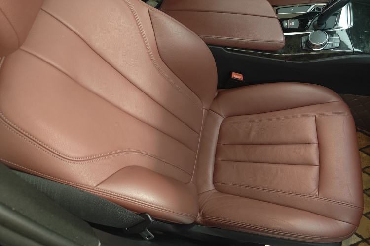 Used BMW 5 Series 2019 Facelifted 530Li Leading Edition M Sport Package
