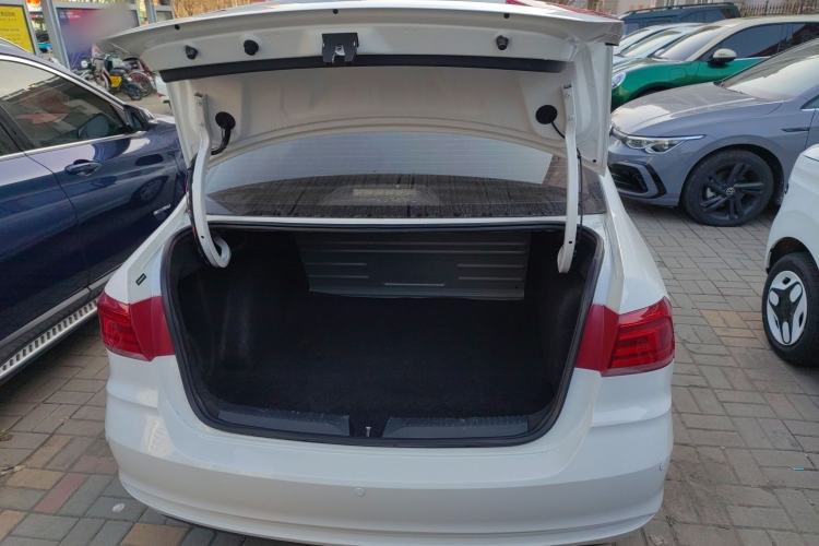 Used Volkswagen Santana 2016 1.6L Manual Fashion Edition
