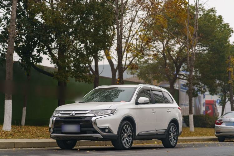 Used Mitsubishi Outlander 2018 2.0L Two-Wheel Drive Glory Edition 5 Seats