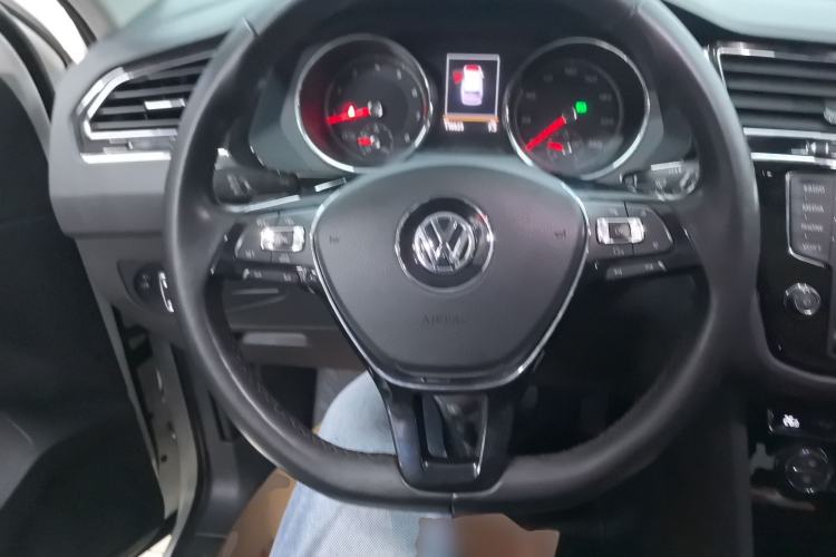 Used Volkswagen Tiguan L 2017 330TSI Automatic Two-Wheel Drive Luxury Edition
