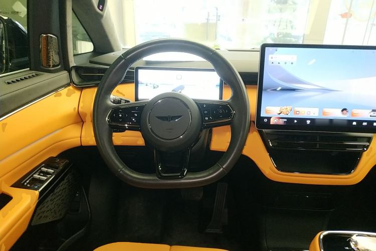 Used  LEVC L380 2024 140-Degree 6-Seater All-Wheel-Drive Ultra
