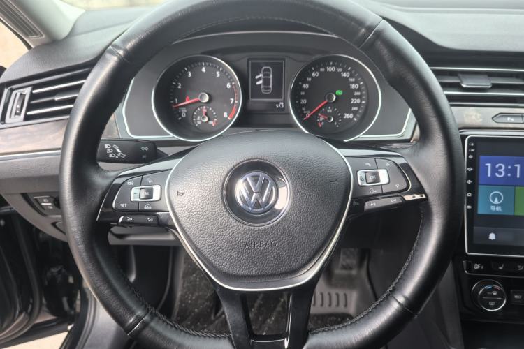 Used Volkswagen Magotan 2017 330TSI DSG Luxury Model
