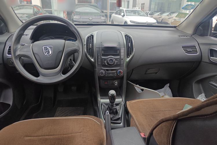 Used Baojun 610 2014 CROSS 1.5L Manual Comfort Model