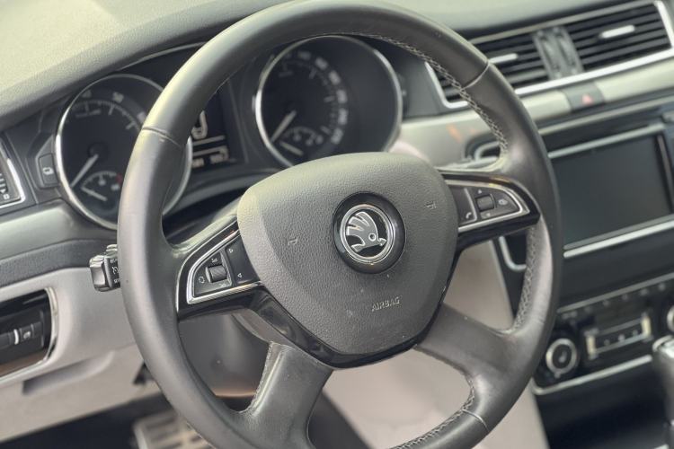 Used Skoda Superb 2013 1.8TSI Automatic Yashi Edition