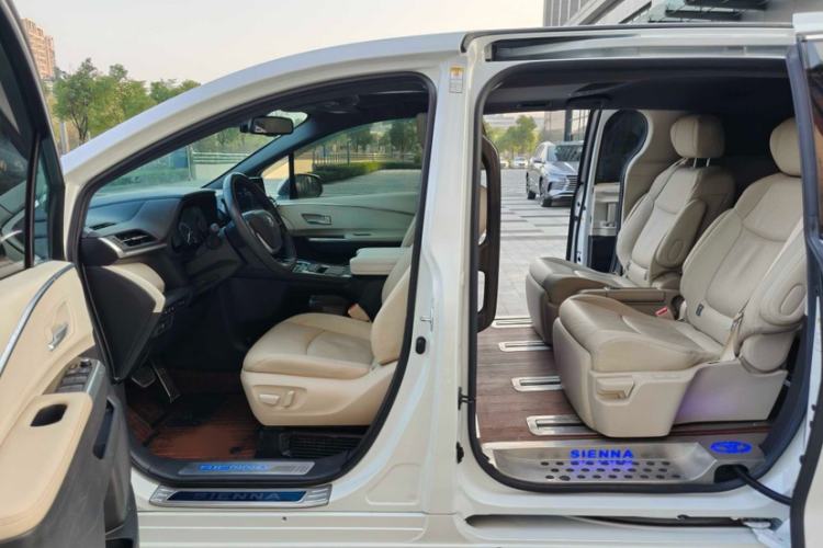 Used Toyota Sienna 2021 2.5L Hybrid Premium Edition
