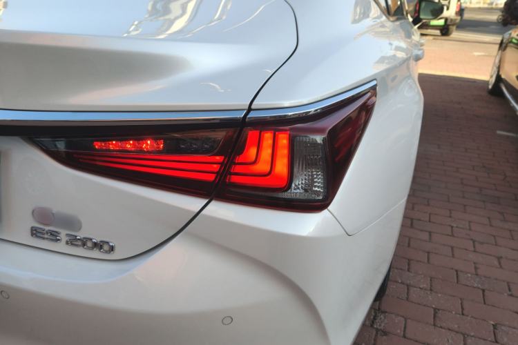 Used Lexus ES 2021 200 Excellence Edition
