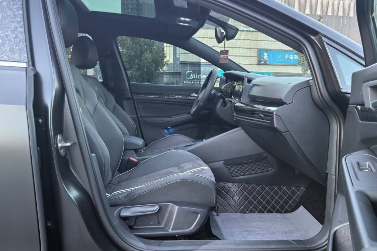 Used Volkswagen Golf 2023 Facelift 280TSI DSG R-Line Lite
