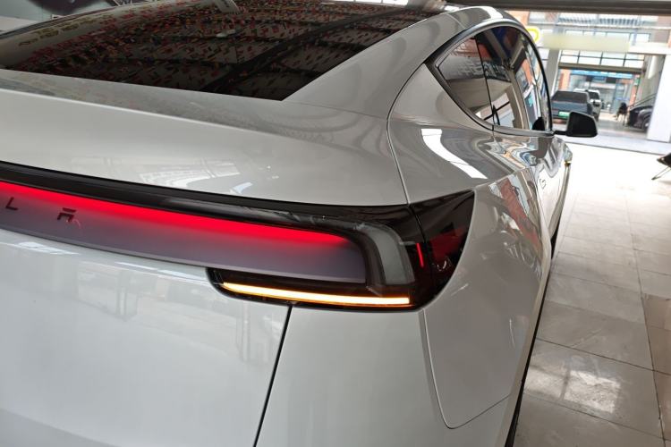 Used Tesla Model Y 2025 Rear-Wheel-Drive Version
