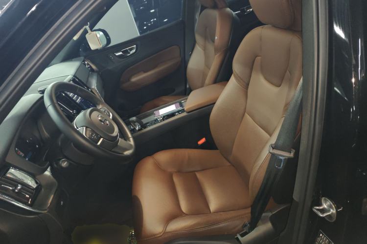 Used Volvo XC60 2025 B5 4x4 Smart Luxury Edition
