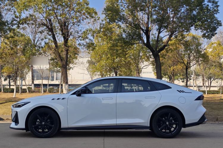 Used Changan UNI-V 2023 1.5T Prestige Model
