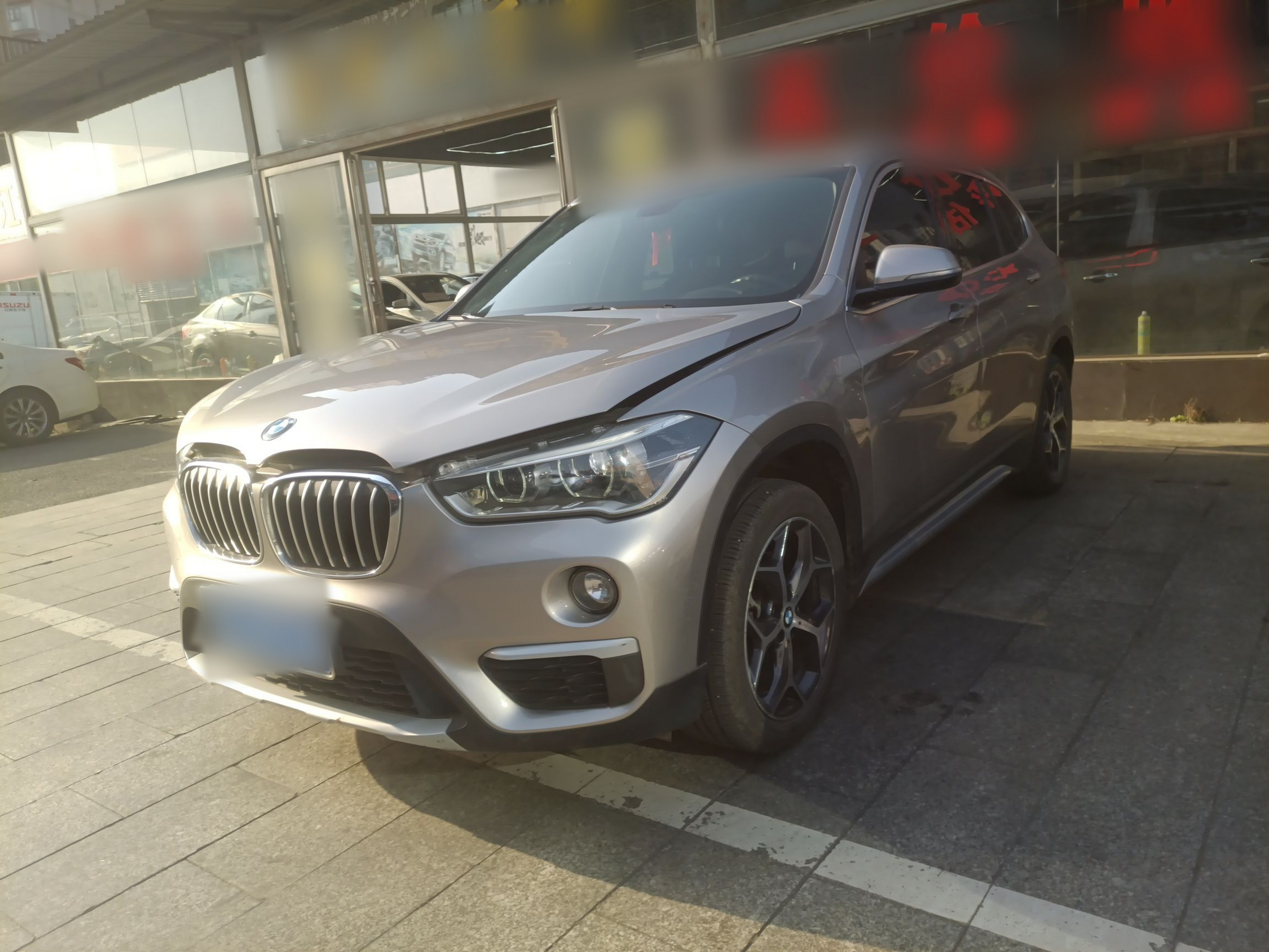 Под передней частью автомобиля