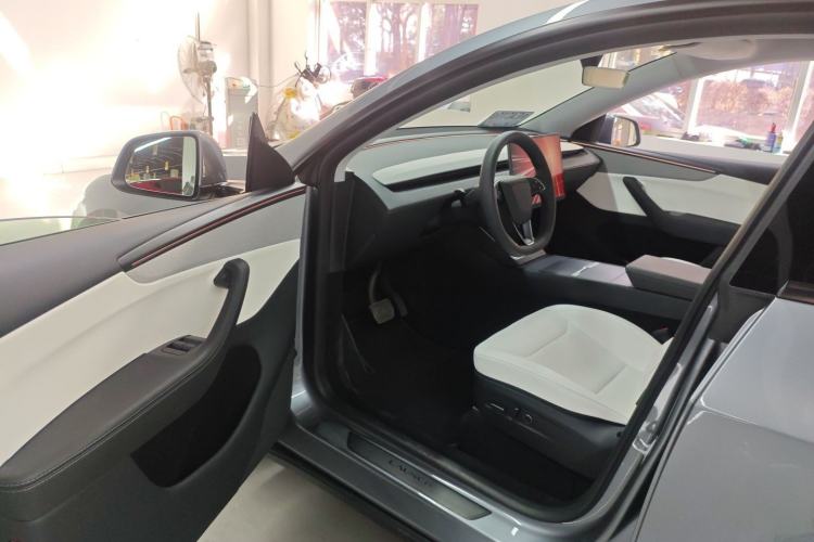 Used Tesla Model Y 2025 Rear-Wheel Drive First Edition