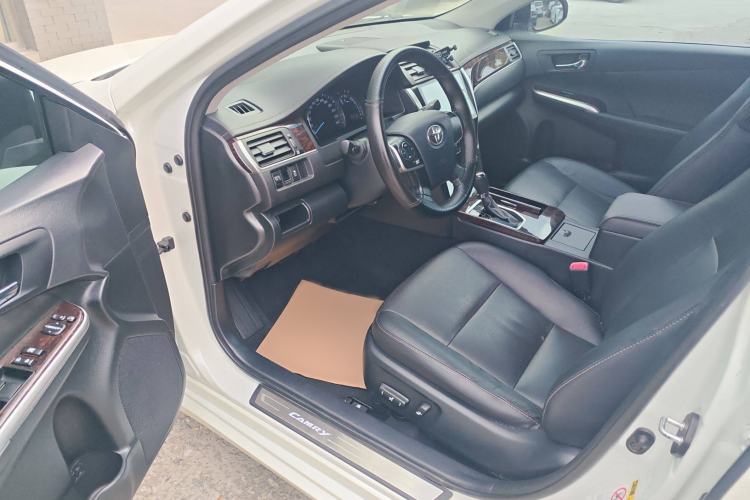 Used Toyota Camry 2016 2.0G 10th Anniversary Leading Edition
