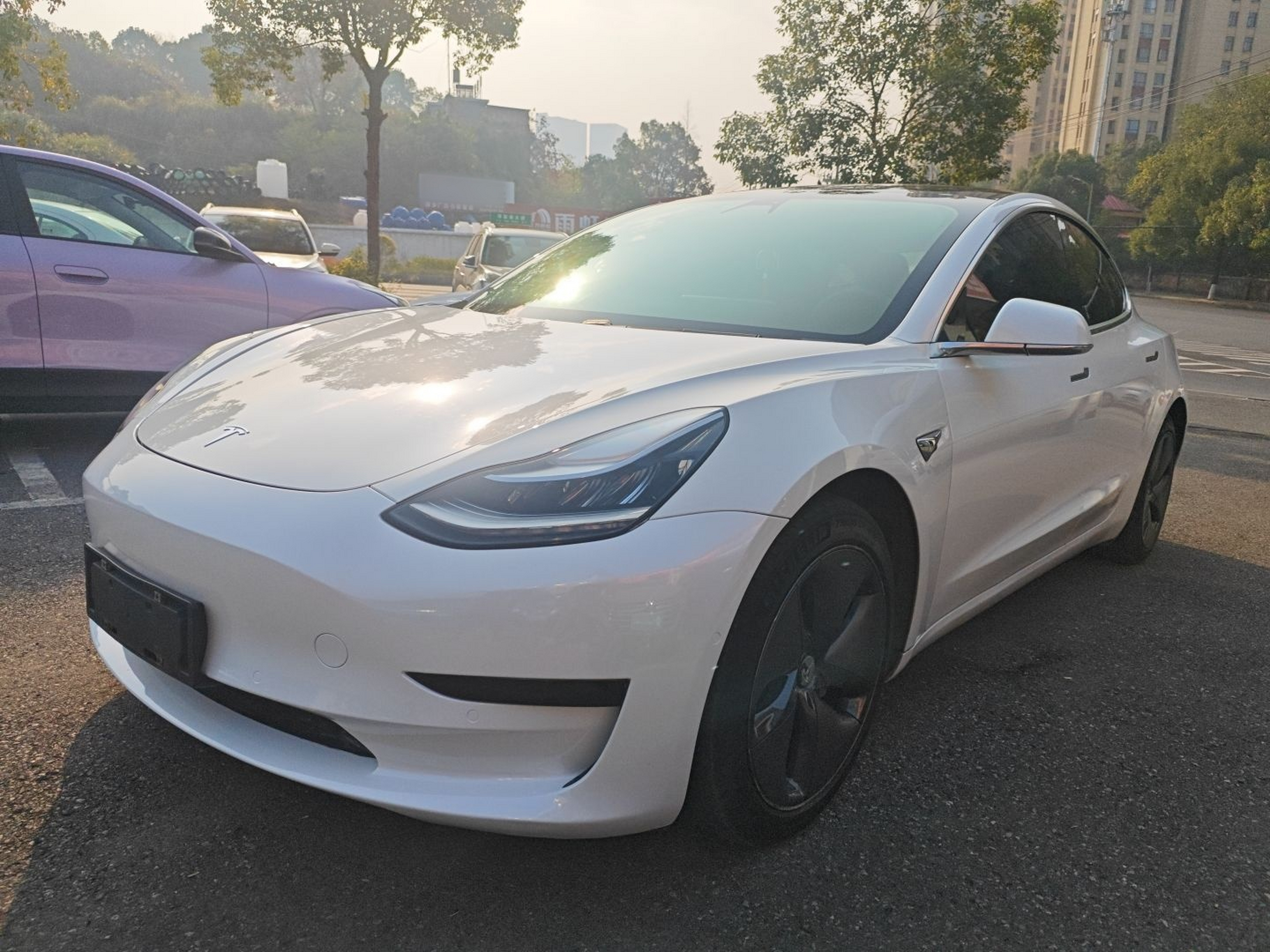 Под передней частью автомобиля