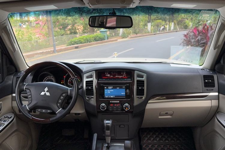 Used Mitsubishi Pajero 2017 V97 3.8L 5-Door GLS Model with Sunroof – Middle East
