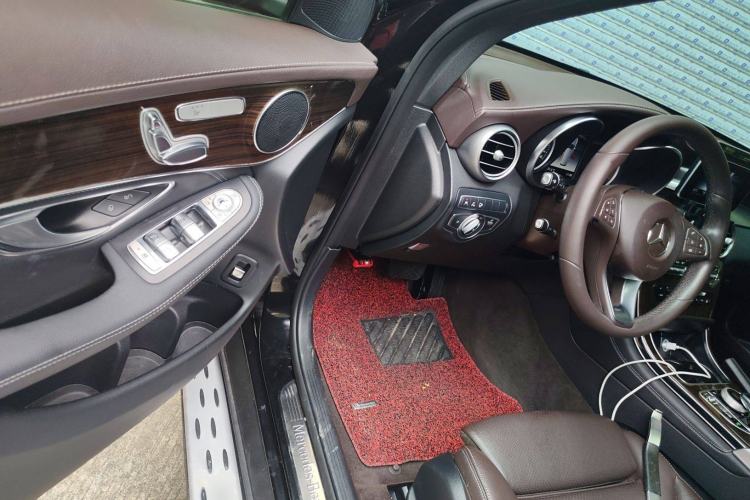 Used Mercedes-Benz GLC 2018 GLC 260 4MATIC Luxury Model
