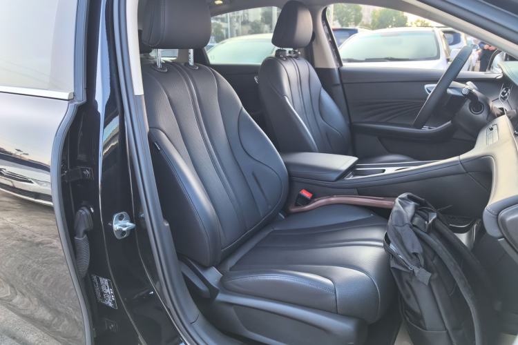 Used Roewe D7 2023 DMH 125km Superior Edition
