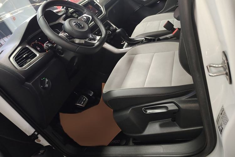 Used Volkswagen T-ROC 2020 280TSI DSG Two-Wheel Drive R-Line Pro
