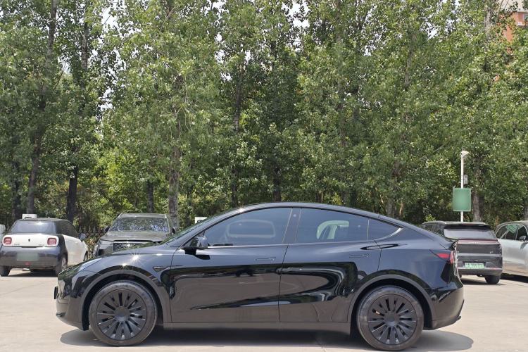 Used Tesla Model Y 2023 High-Performance All-Wheel-Drive Version
