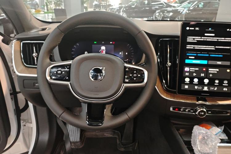 Used Volvo XC60 2026 B5 4x4 Smart Luxury Edition
