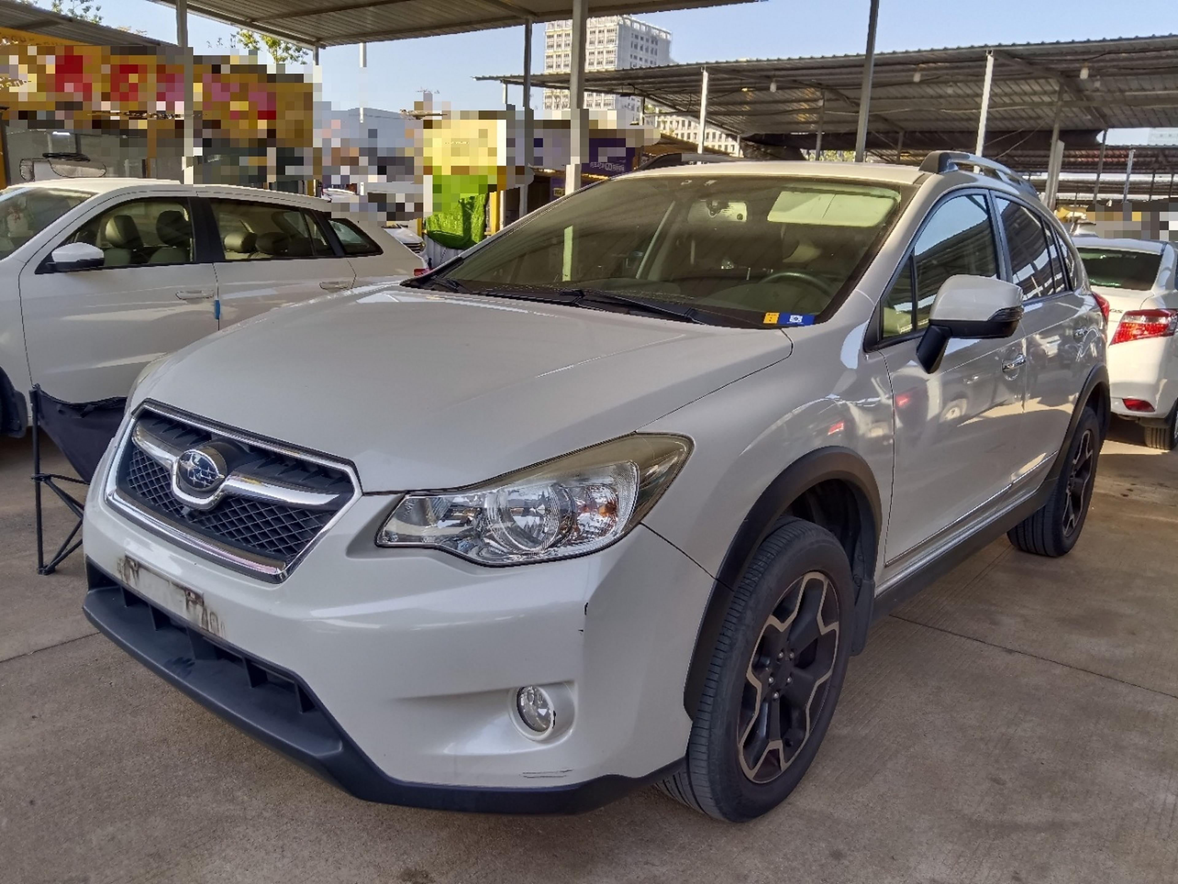 تحت مقدمة السيارة