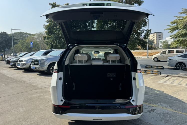 Used XPeng X9 2024 702 Ultra-Long Range Max