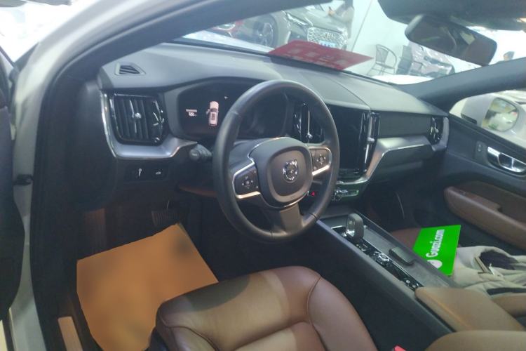 Used Volvo XC60 2022 B5 4x4 Zhiyi Luxury Edition
