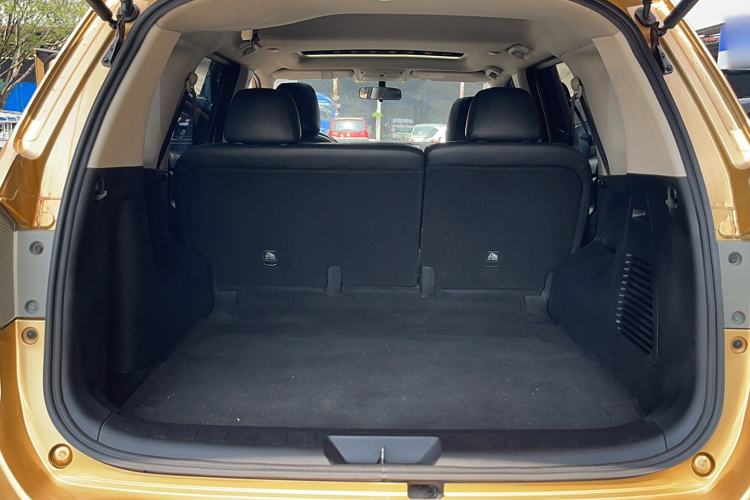 Used Nissan Terra 2018 2.5L Automatic 4x4 Luxury Edition
