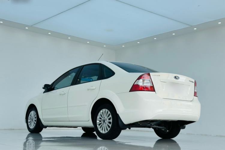 Used Ford Focus 2013 Sedan Classic 1.8L Automatic Fashion Edition