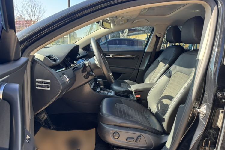 Used Volkswagen Magotan 2016 1.8TSI Luxury Comfort Model
