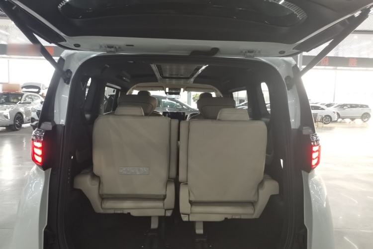 Used Toyota Alphard 2024 Dual-Engine 2.5L Deluxe Edition
