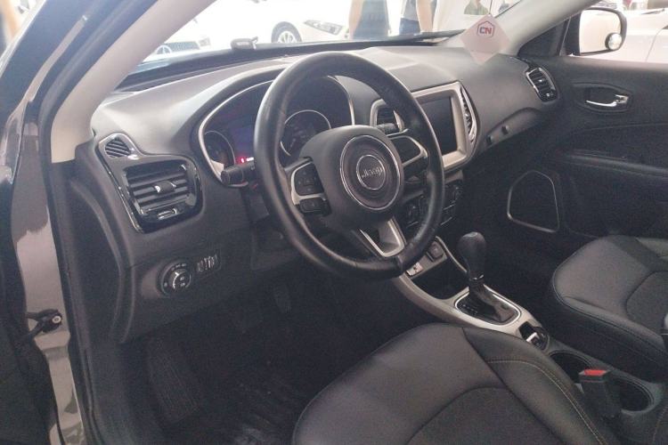 Used  Compass 2020 220T Automatic Leading Edition
