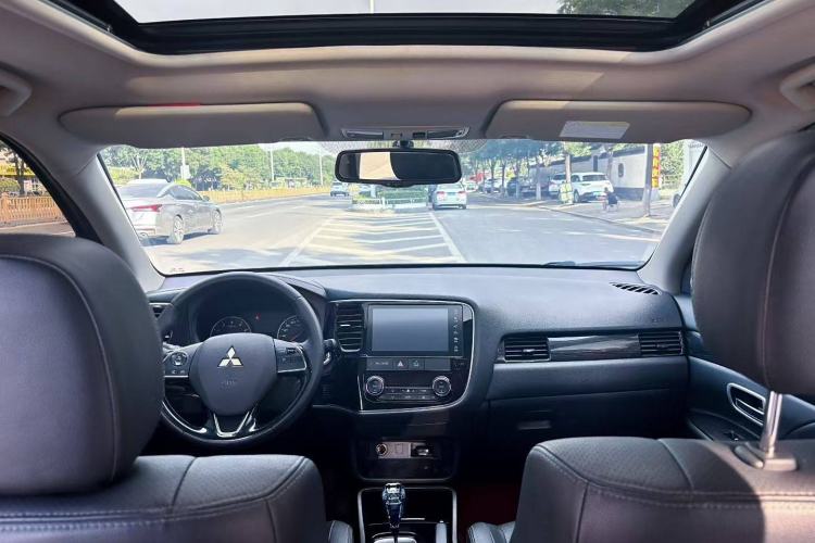 Used Mitsubishi Outlander 2018 2.0L Two-Wheel Drive Glory Edition 5 Seats
