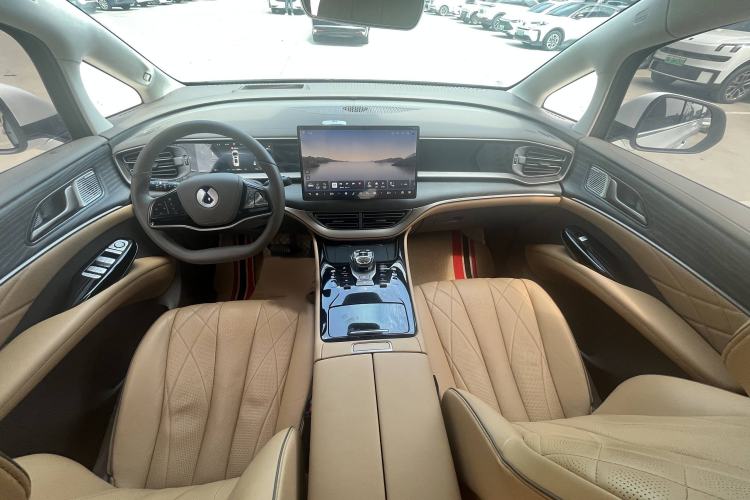 Used Denza D9 2022 DM-i 970 Four-Wheel Drive Flagship Model
