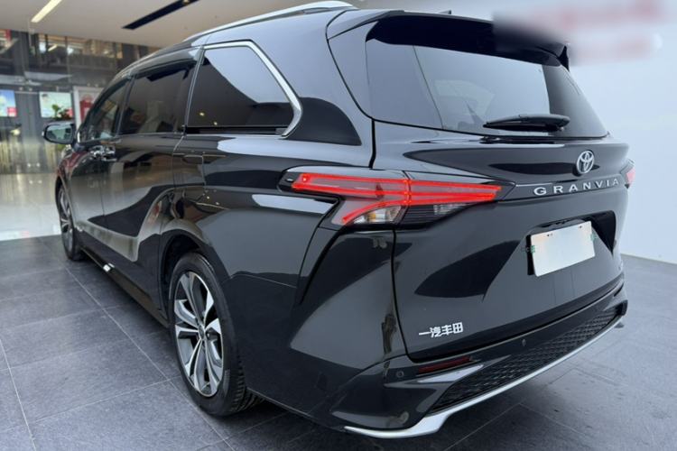 Used Toyota Granvia 2022 2.5L Hybrid Flagship Edition